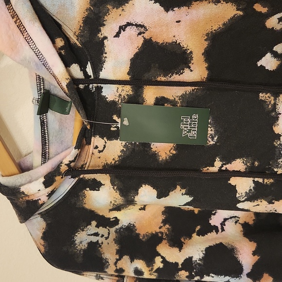 Wild Fabel Crop Hoodie - Picture 3 of 6